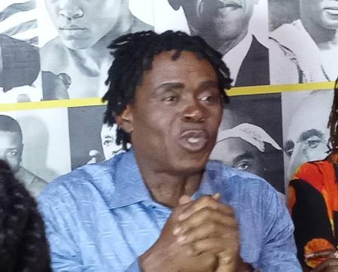 1) Bam Raady, artiste-musicien pluridisciplinaire, compte plus de vingt (20) ans de carrière musicale