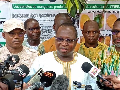 Pr Adjima Thiombiano, ministre de l’Enseignement supérieur, préside la cérémonie